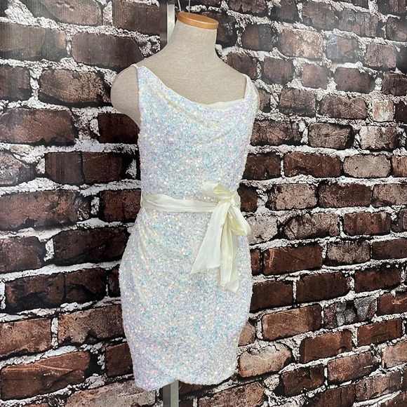 Mable Dresses & Skirts - Mable Dress NWT Mini Sequin Sleeveless Scoop Neck Off White Pink Size Medium M